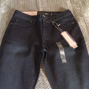 NEW Jennifer Lopez straight cut jeans size 6 long